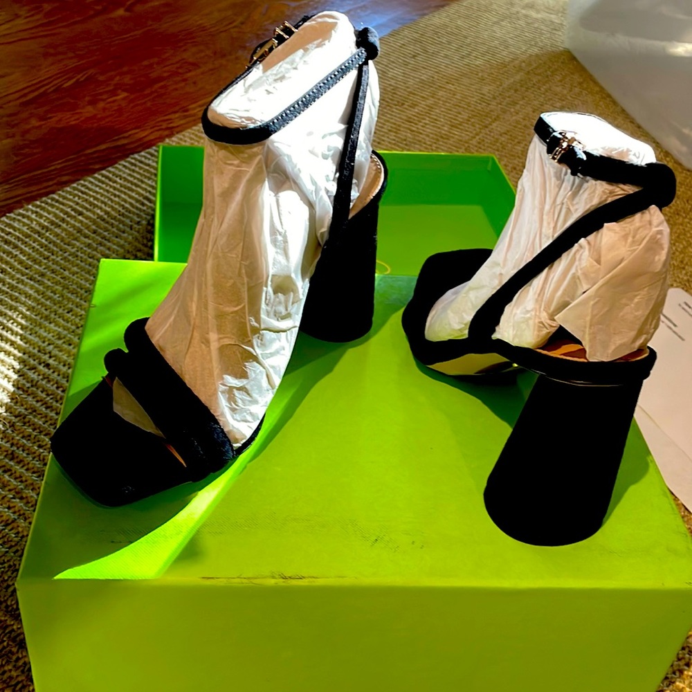 Brand New Sam Edelman suede heel